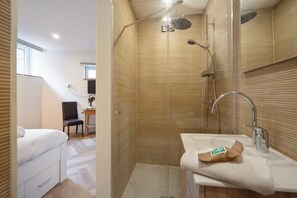 Shower, towels