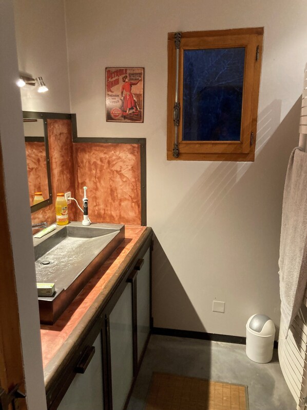 Chuveiro, secador de cabelo