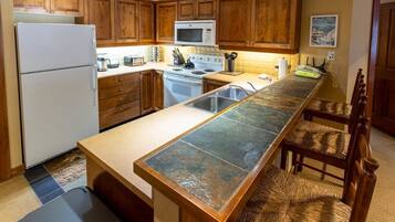 Condo, 2 Bedrooms | Private kitchen | Fridge, oven, coffee/tea maker, toaster