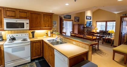 3323 - Two Bedroom Standard Powderhorn Lodge 2 Condo