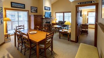 Kondominium, 2 kamar tidur | Interior