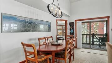 Condo, 2 Bedrooms | Dining