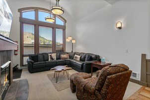 Townhome, 3 Bedrooms | Living area