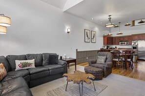 Townhome, 3 Bedrooms | Living area