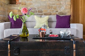 Deluxe House, Garden View | Living area