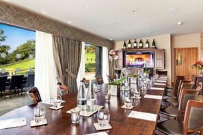 Deluxe House, Garden View | In-room dining - West Acre Lodge (Thirsk)