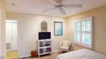 Apartment, 3 Bedrooms | 3 bedrooms, iron/ironing board, free WiFi