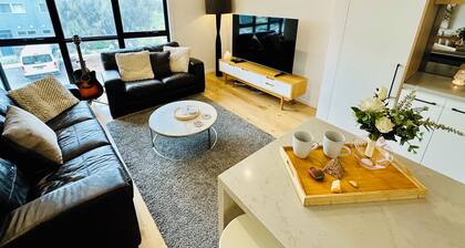 Williamstown Townhouse: Sanctuary on the Wetlands