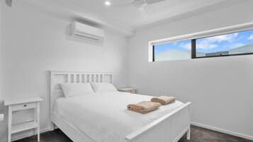 4 quartos, ferros/tábuas de passar roupa, Wi-Fi, roupa de cama