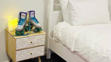 4 bedrooms, iron/ironing board, WiFi, bed sheets