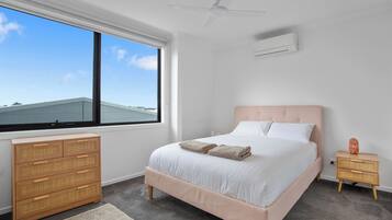 4 quartos, ferros/tábuas de passar roupa, Wi-Fi, roupa de cama