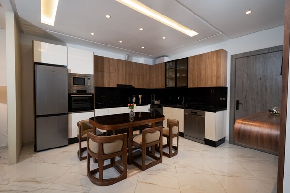 Family Apartment, 3 Bedrooms, Beachside | Private kitchen | Fridge, oven, stovetop, dishwasher