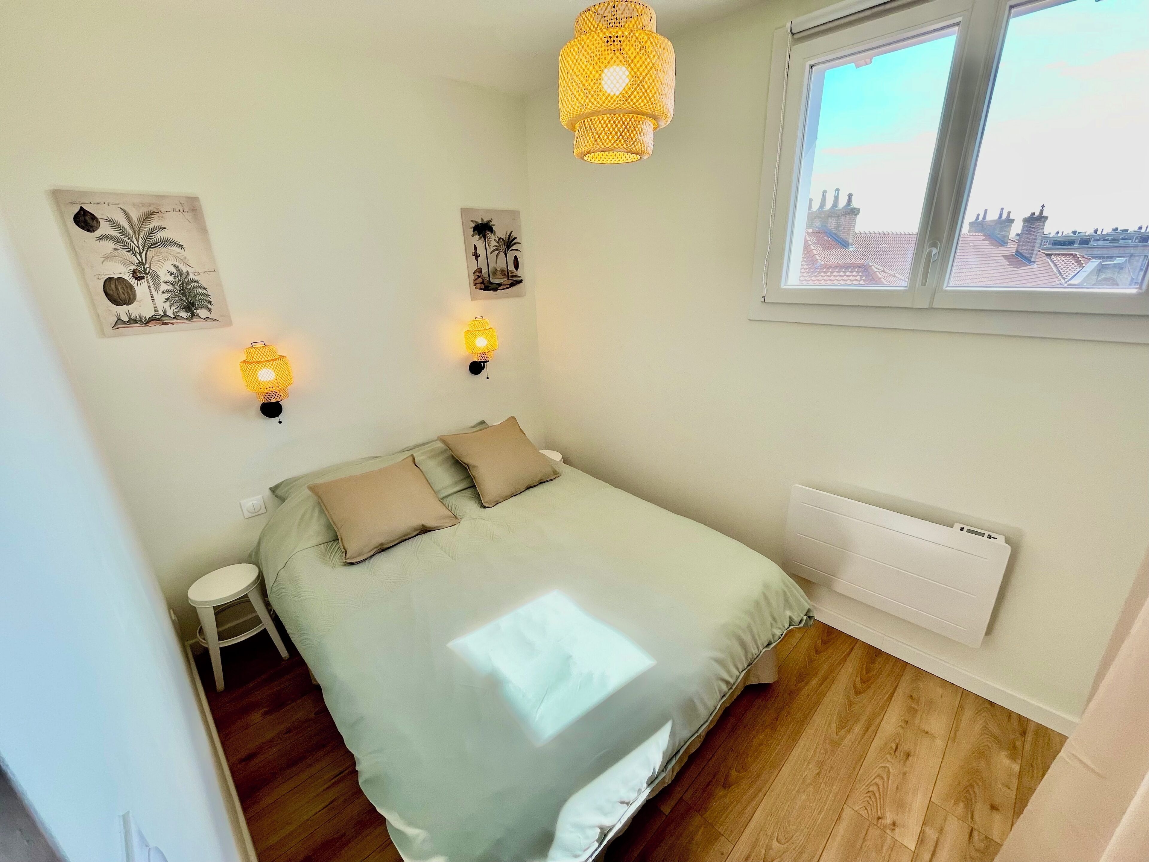 1 dormitorio, tabla de planchar con plancha, wifi y ropa de cama