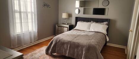 3 dormitoris, planxa i posts de planxar, wifi i roba de llit