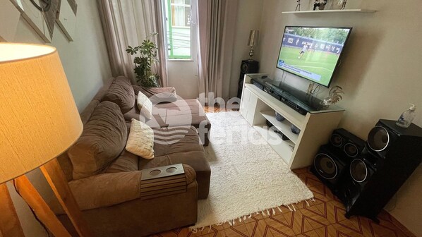 อพาร์ทเมนท์ | บริเวณนั่งเล่น | ทีวี