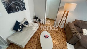 Apartemen | Area keluarga | TV