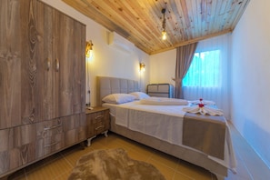 Villa | 1 bedroom, free cribs/infant beds, free WiFi, bed sheets