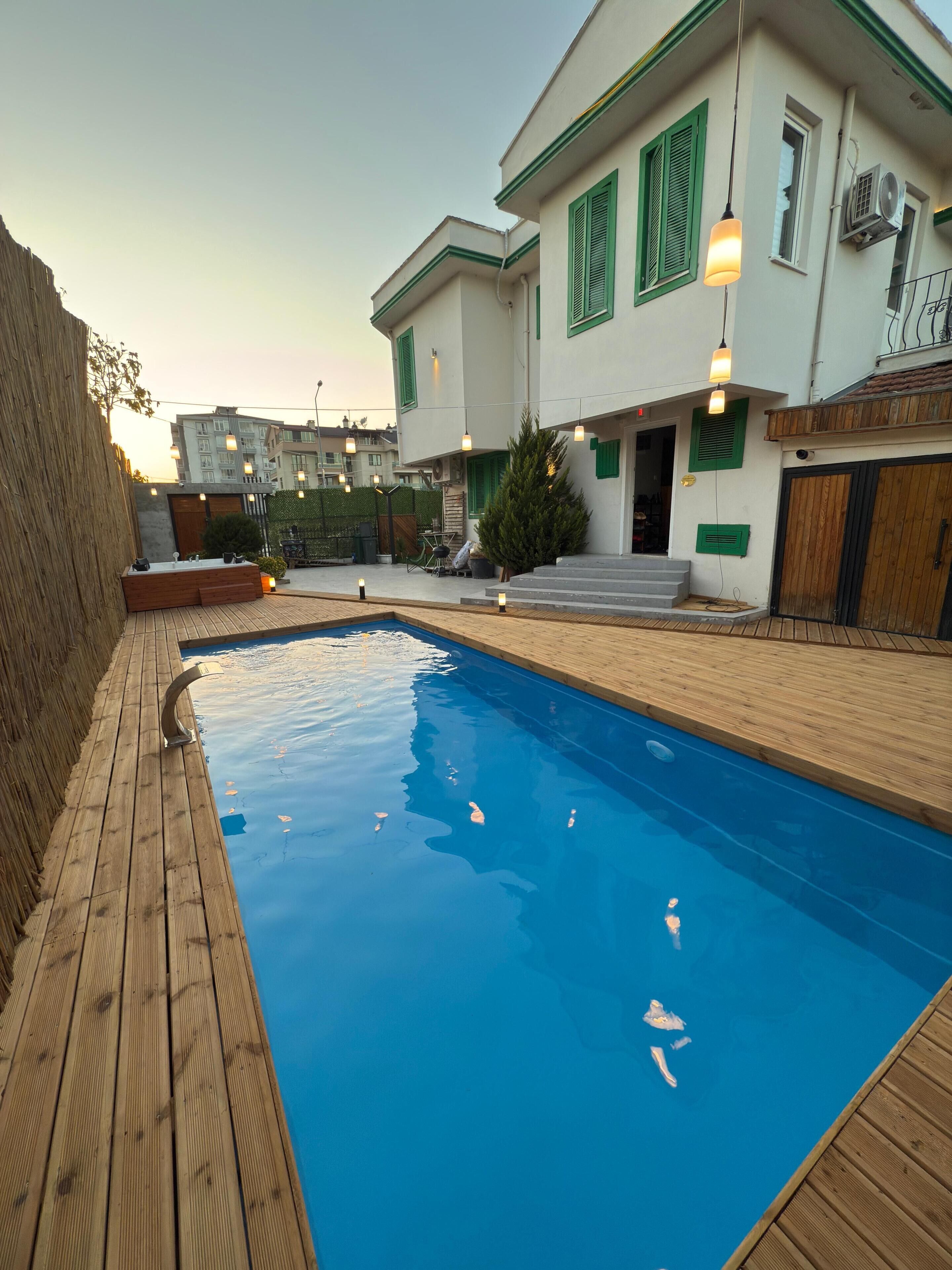 Hồ bơi ngoài trời, lều miễn phí, ghế dài tắm nắng 