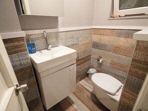 Bañera y ducha independientes y bañera de hidromasaje