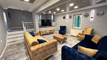 Smart TV 149 polegadas com canais via satélite, lareira, Netflix