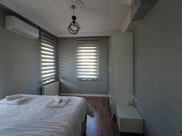 4 bedrooms, Egyptian cotton sheets, premium bedding, down duvets