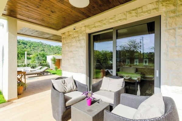 Terrace/patio - Apartments Villa Dolores - Superior One-Bedroom Apartment with Terrace (Zaton)