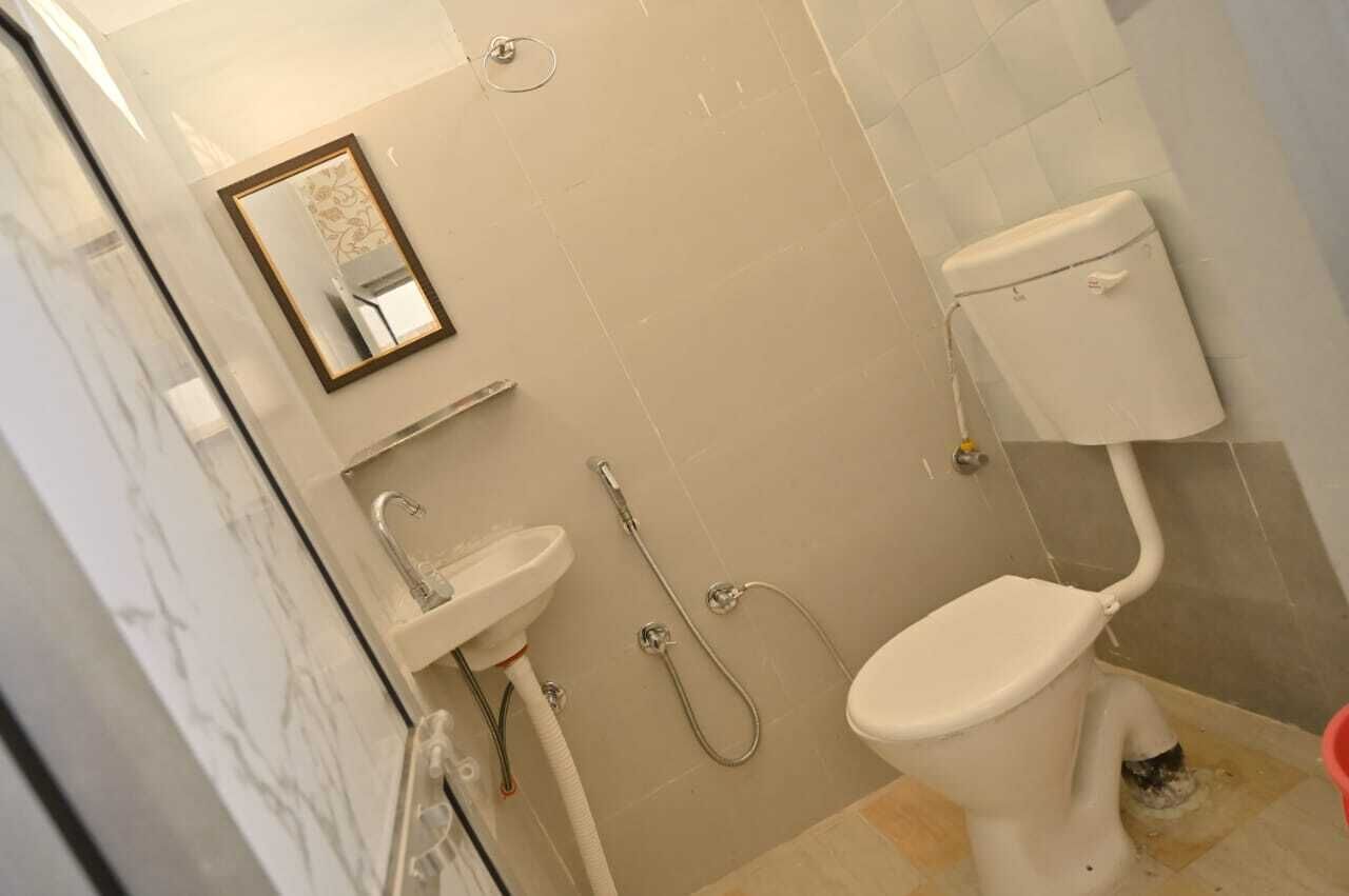 Kamar Triple Deluks | Kamar mandi | Perlengkapan mandi gratis, handuk, sabun, dan sampo