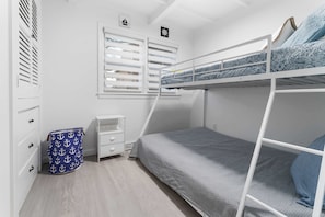 2 bedrooms, iron/ironing board, WiFi, bed sheets
