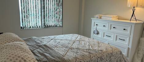 3 عدّة غرف نوم وواي فاي وملاءات أسرّة