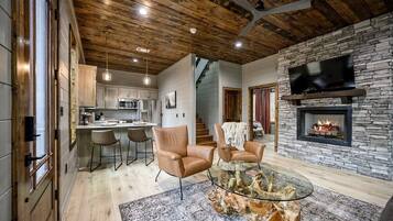 Smart TV, fireplace, stereo