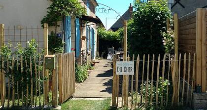 Le Charme du Cher, an authentic French house on a dead-end road.