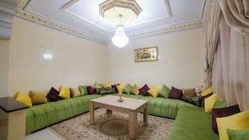 Huoneisto, parveke | Ruokailu omassa huoneessa