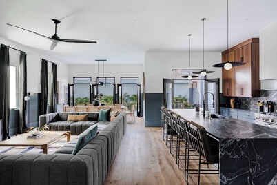 Designer Home 1 Block to magazine| Heated Pool/Spa