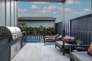 Luokittelematon kuva, 5 kautta 42, painike