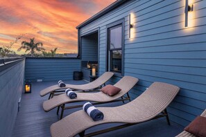 Unclassified image, 4 of 42, button