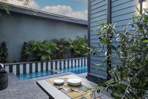 Luokittelematon kuva, 3 kautta 42, painike