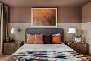 5 Schlafzimmer, Schreibtisch, Bügeleisen/Bügelbrett, Reisekinderbett