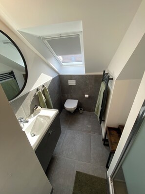 Hair dryer, towels, soap, shampoo - Modern and central apartment for up to 3 people in the heart of Coswig (Coswig)