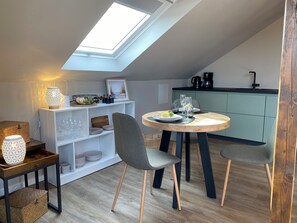 Dining - Modern and central apartment for up to 3 people in the heart of Coswig (Coswig)