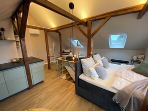 1 bedroom, free WiFi, bed sheets - Modern and central apartment for up to 3 people in the heart of Coswig (Coswig)