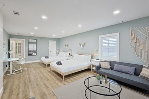 5 soverom, skrivebord, wi-fi og sengetøy