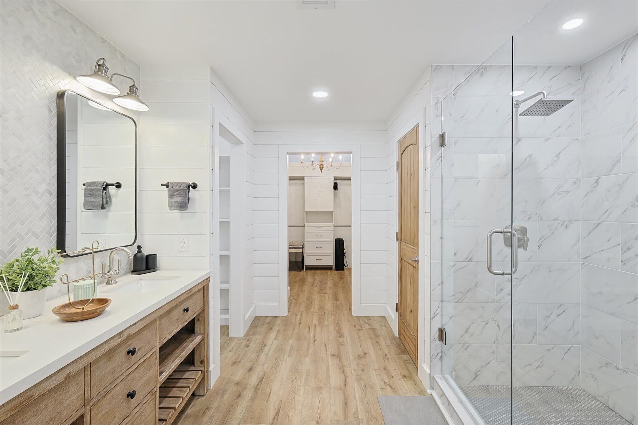 Shower, towels, shampoo