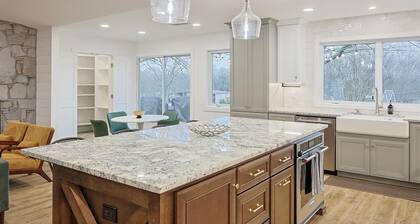 Lone Star Getaway - 5BD/3BA w Game Room & Backyard
