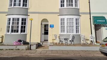 Mặt tiền nơi lưu trú