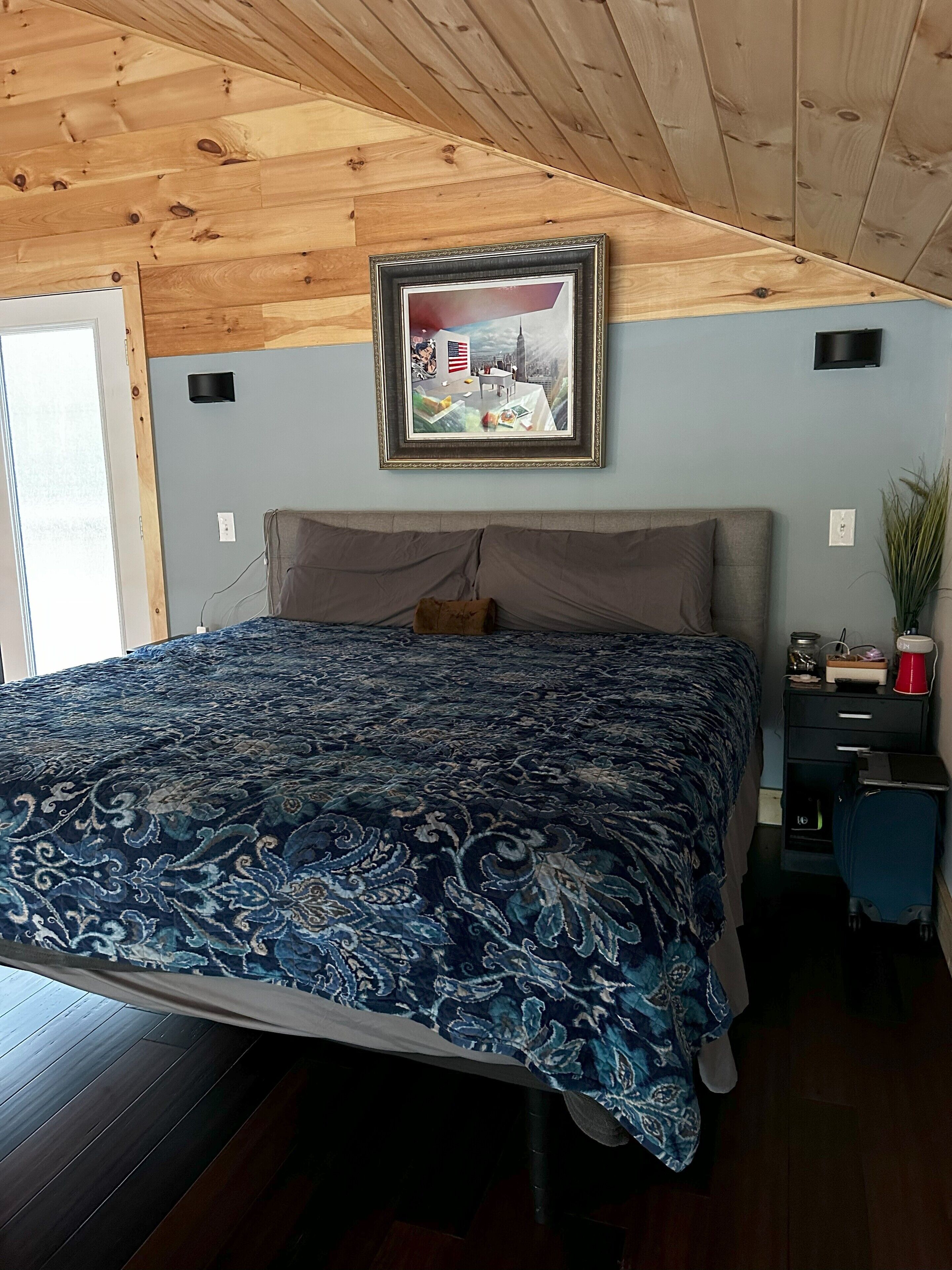 WiFi, bed sheets