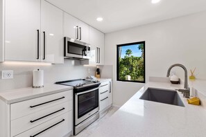 Fridge, microwave, oven, stovetop - Poolside Gossip - Swanky Mid-Mod Retreat (Palm Springs)
