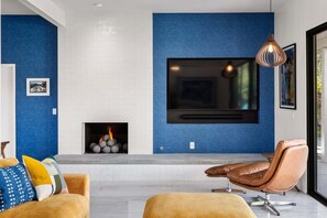 Interior - Poolside Gossip - Swanky Mid-Mod Retreat (Palm Springs)