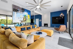 Smart TV, fireplace