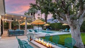 Unclassified image, 2 of 56, button - Poolside Gossip - Swanky Mid-Mod Retreat (Palm Springs)