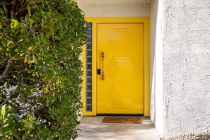 Exterior detail - Poolside Gossip - Swanky Mid-Mod Retreat (Palm Springs)